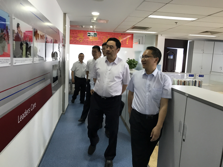 11-趙院長同志參觀天津分院辦公室，并親切看望分院的同志們.jpg